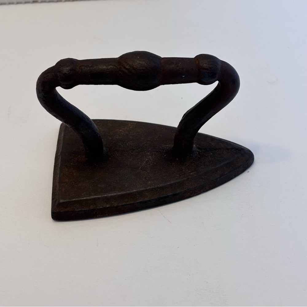 Vintage Cast Iron Miniature Pressing Iron - Picture 11 of 13